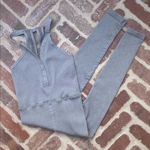 NWOT Free People Happiness Runs Henley Onesie WITH LOGO - Size M/L - Grey - Picture 2 of 8